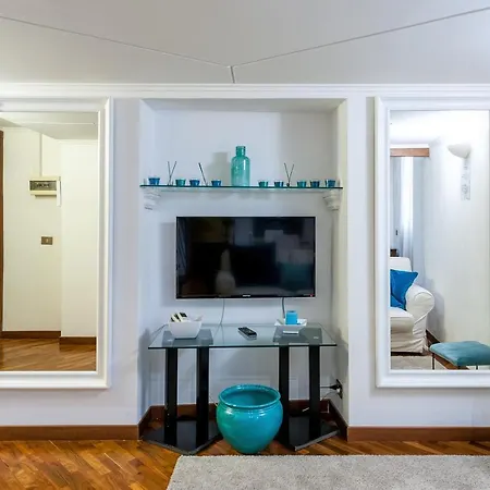 Irex Spanish Steps Quite & Stylish Apartment Near Via Condotti Апартаменты *